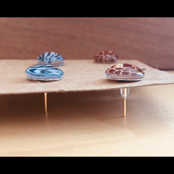 Zebra & Giraffe Stud Earrings - Picture 5 of 8